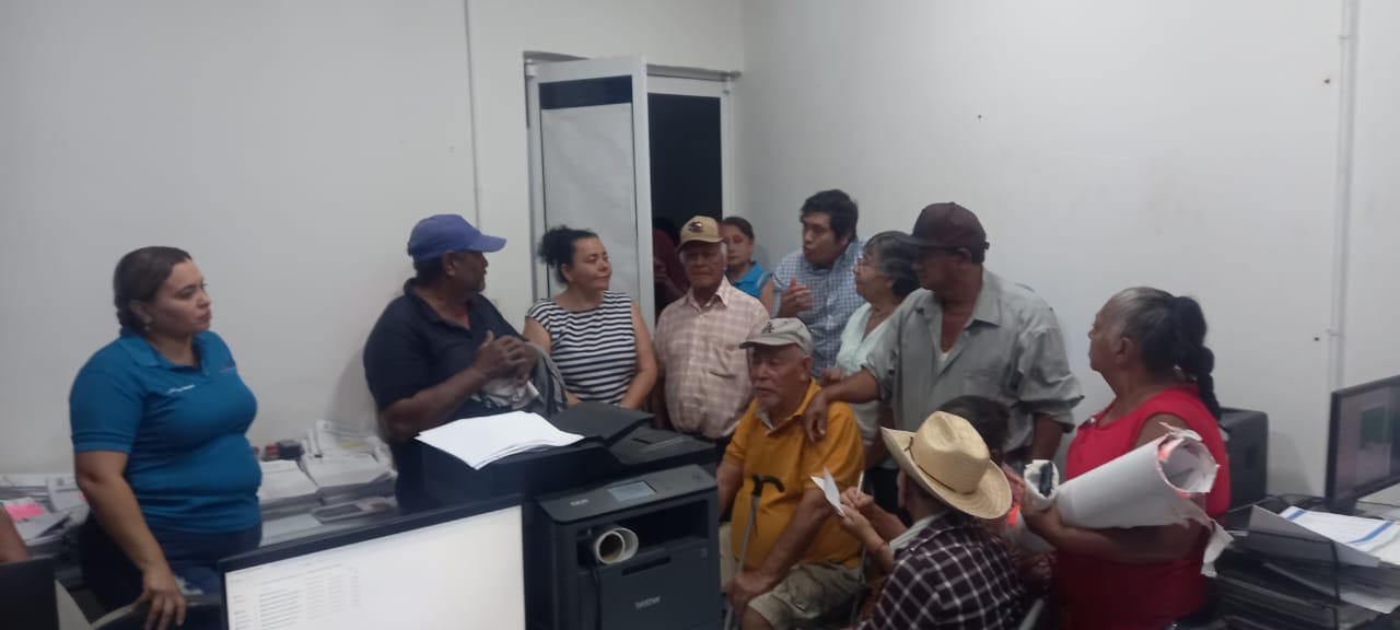 $!Exigen a Jumapae pagos pendientes; amenazan con tomar las calles