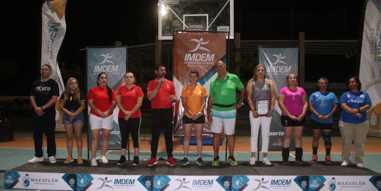 $!‘Apapachan’ a Salvador González en Primer Festival de Voleibol de Sala