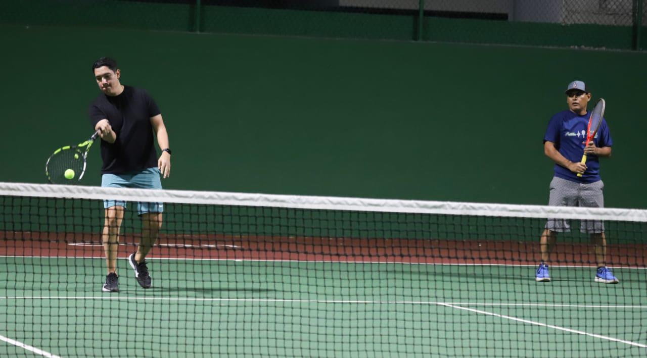$!Rojas y Anguiano inician con pie derecho en Torneo de Tenis Joan