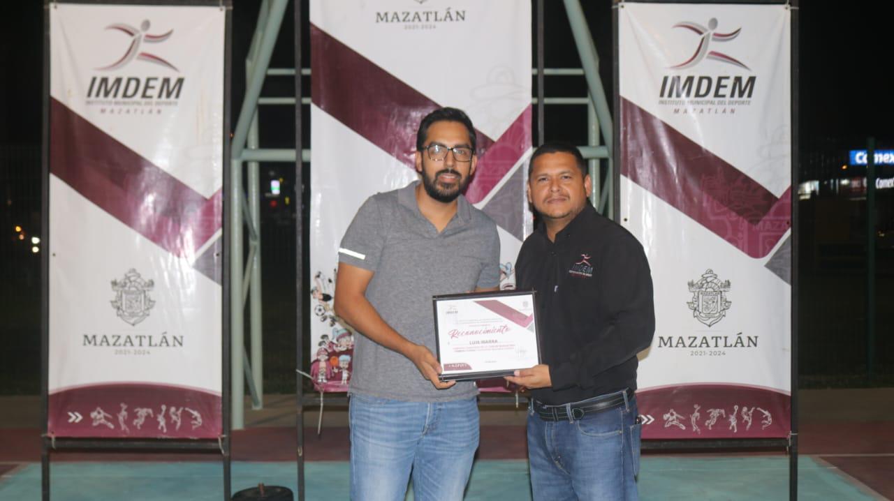 $!Inauguran y premian en Liga de Basquetbol de Real del Valle