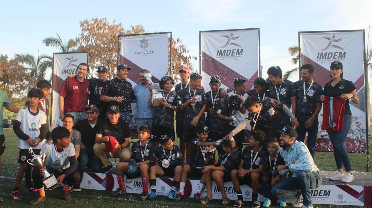 $!Premian a los mejores del Torneo de Futbol Colonias Populares