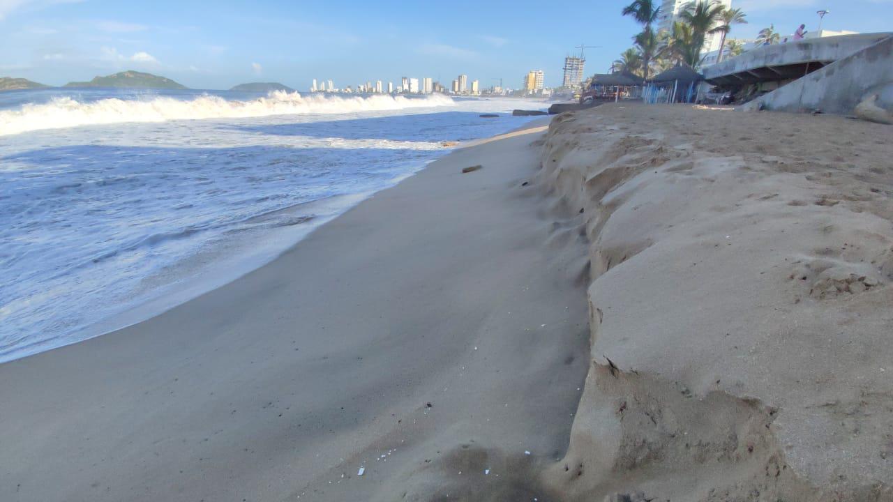 $!Dejan efectos de ‘Javier’ erosión de playas en Mazatlán
