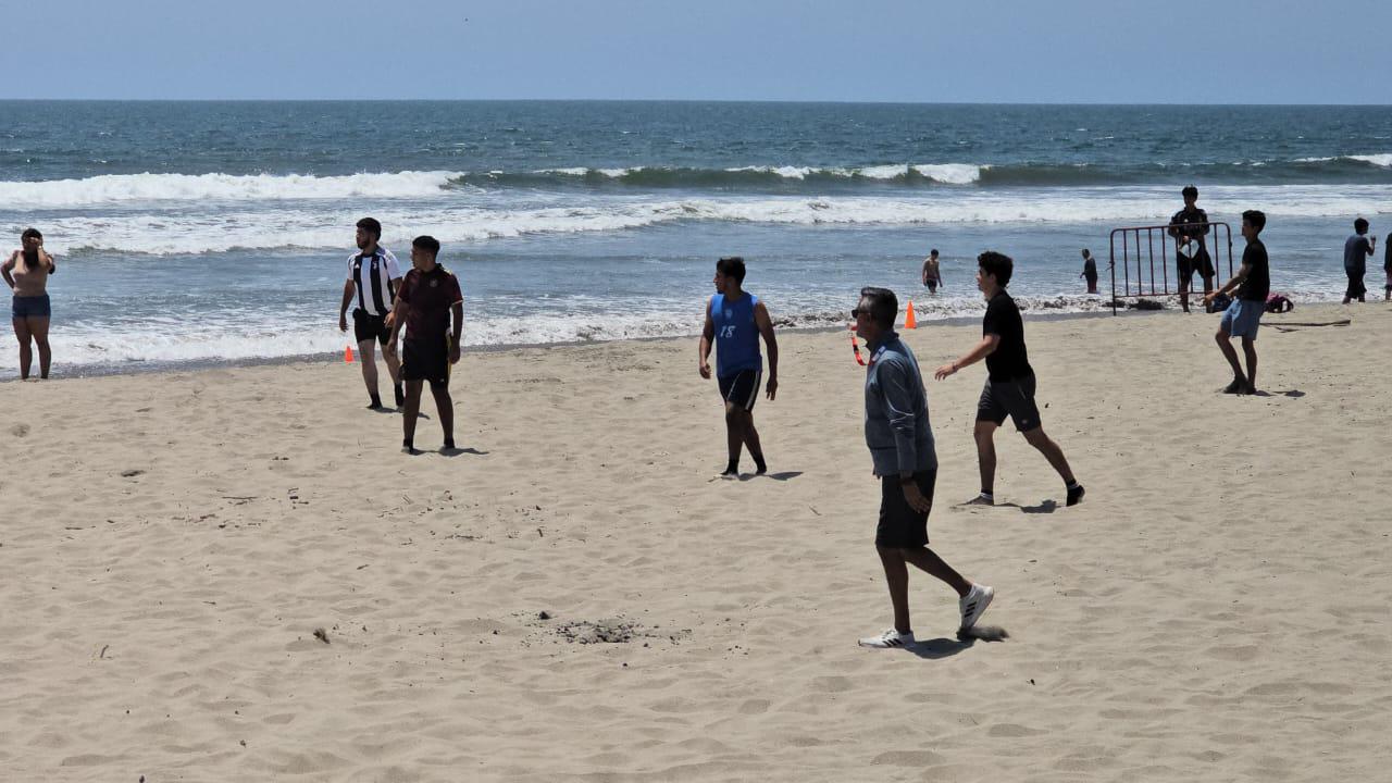 $!Dirección de Deportes realiza actividades en playa El Caimanero, en Rosario