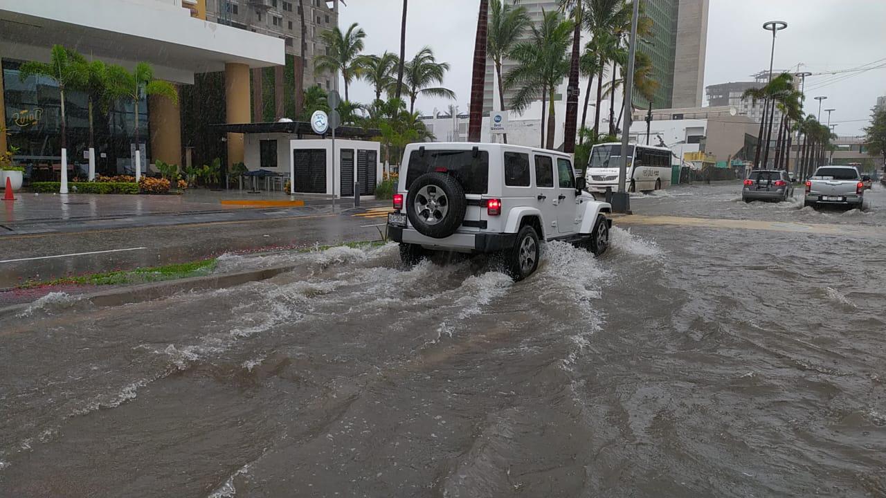 $!Se inunda Mazatlán por Huracán Nora; evacuan familias en Pradera Dorada 6