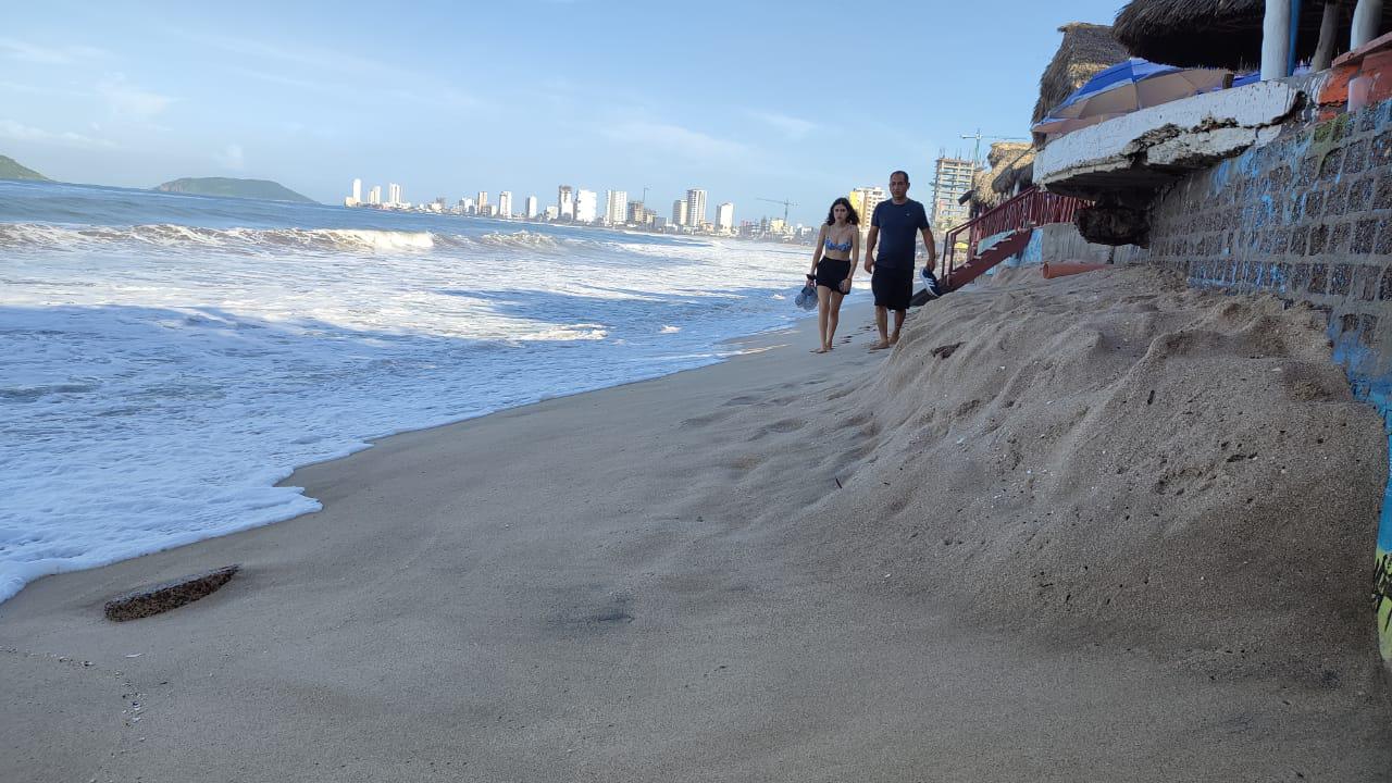 $!Dejan efectos de ‘Javier’ erosión de playas en Mazatlán