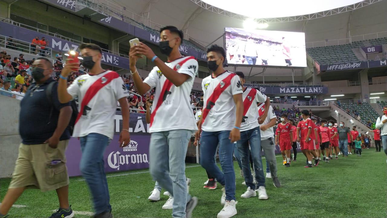 $!Vuelve la algarabía al Kraken con inauguración de la Copa Mazatlán de Futbol 7