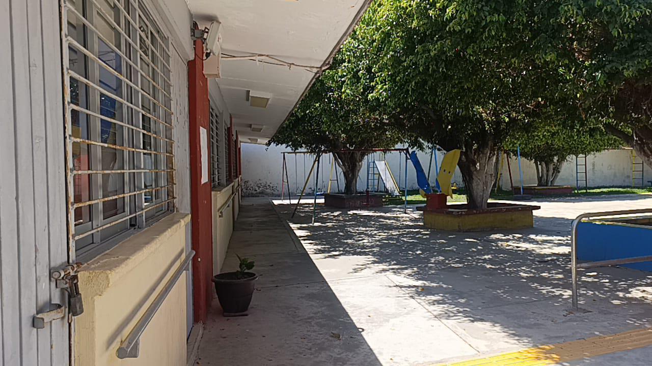 $!Plantel del Centro de Atención Múltiple de Escuinapa se queda sin luz