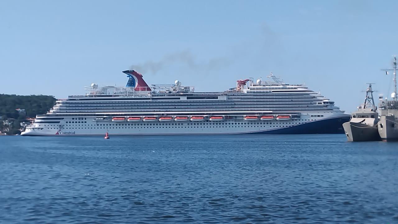 $!Con casi 5 mil pasajeros, llega a Mazatlán el crucero Carnival Panorama