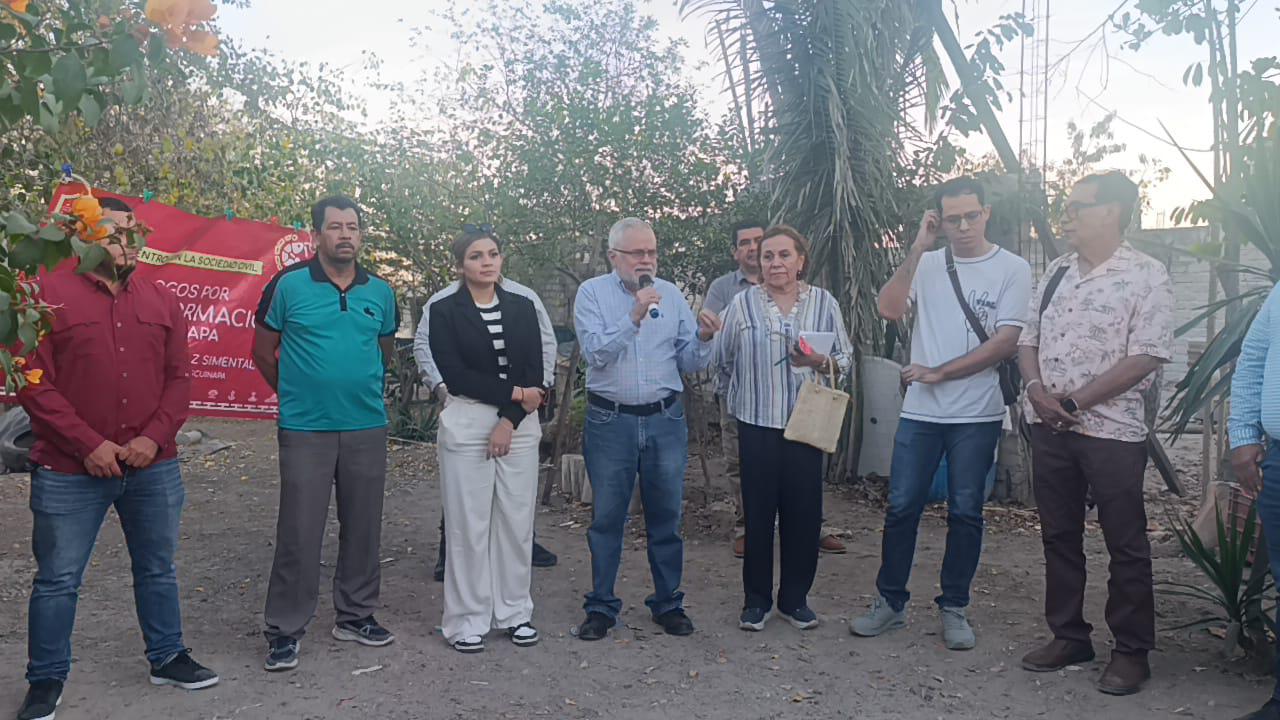 $!Urgen servicio de agua vecinos de la Insurgentes en Escuinapa
