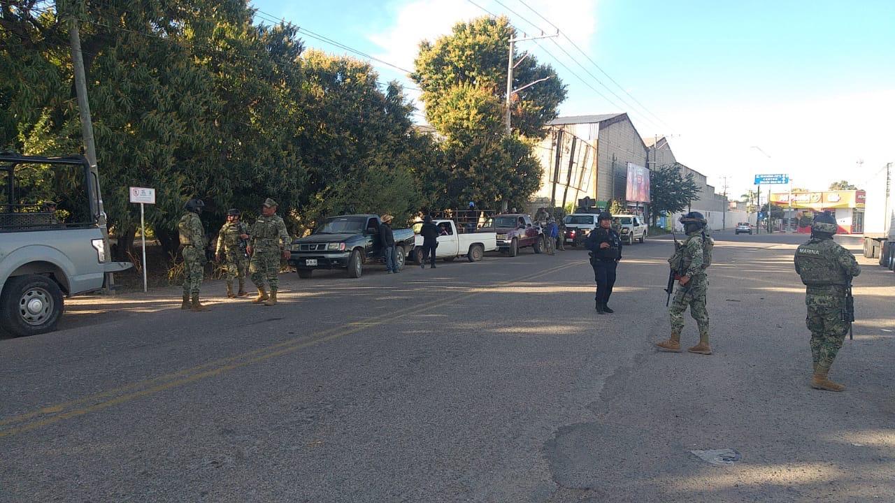 $!Resguardan policías a habitantes de El Camarón para recoger pertenencias