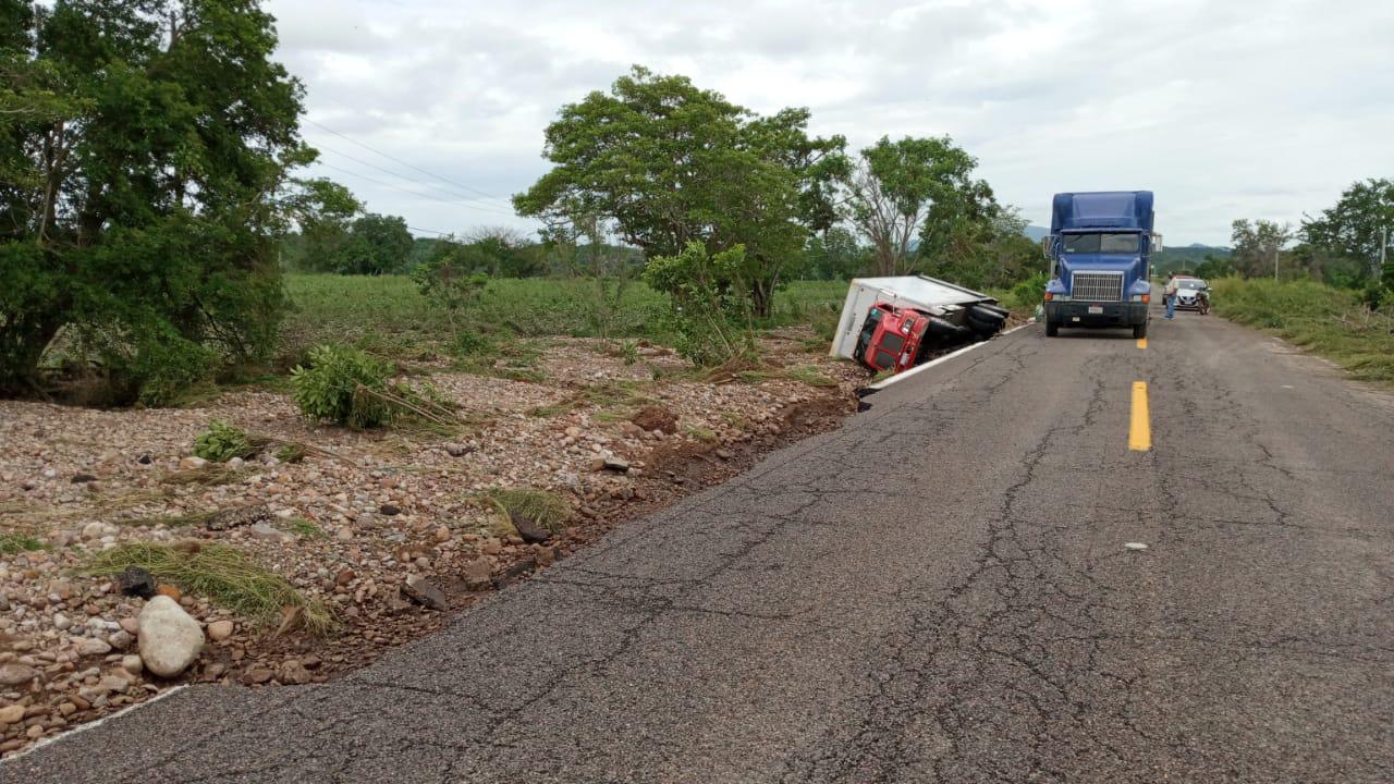 $!Colapsa otro puente antes de llegar a El Quelite