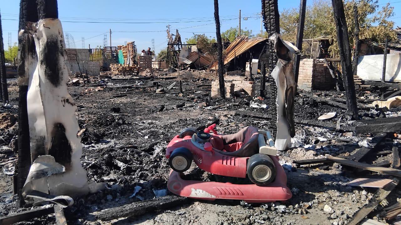 $!Relatan familias en Mazatlán tragedia en la que el fuego arrasó con sus hogares