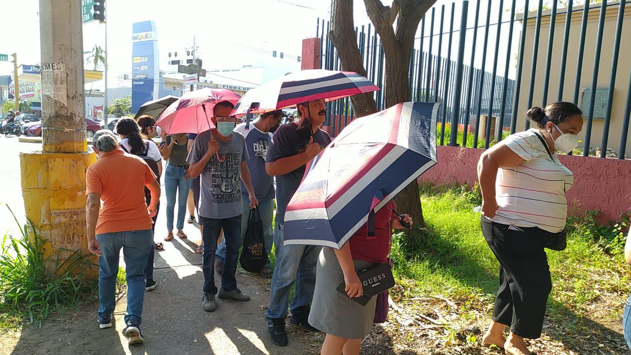 $!Buena respuesta de la población para recibir la vacuna contra el Covid en Mazatlán
