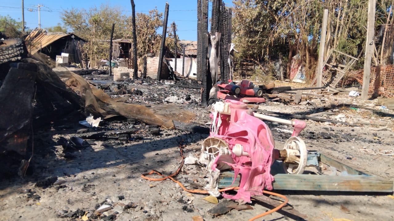 $!Relatan familias en Mazatlán tragedia en la que el fuego arrasó con sus hogares