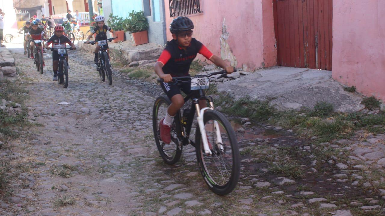 $!Ulises García rompe el viento en Serial MTB en La Noria