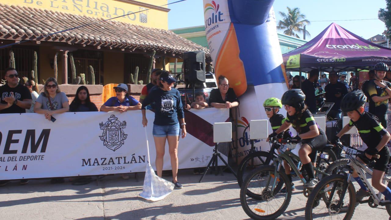 $!Ulises García rompe el viento en Serial MTB en La Noria