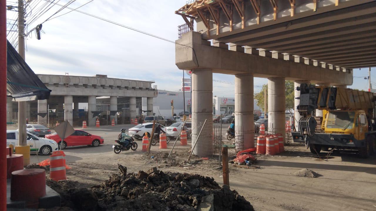 $!Cierran parcialmente cruce del Libramiento Colosio y Múnich por obra de puente en Mazatlán