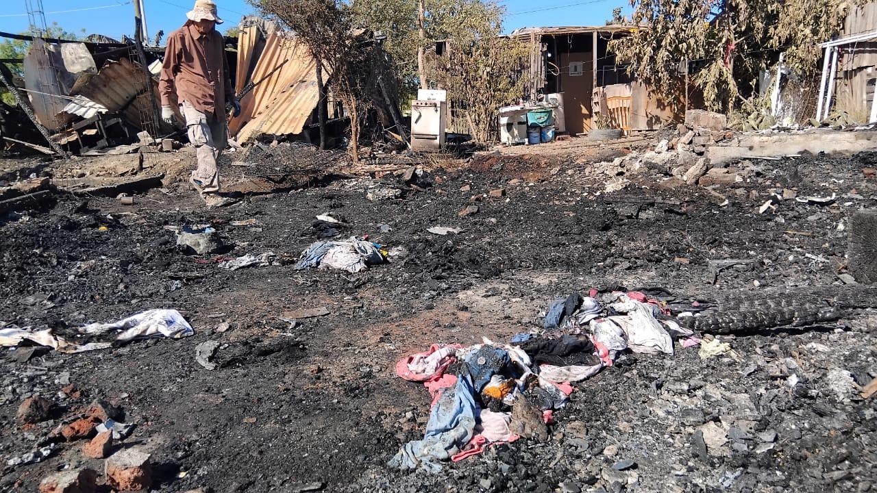 $!Relatan familias en Mazatlán tragedia en la que el fuego arrasó con sus hogares