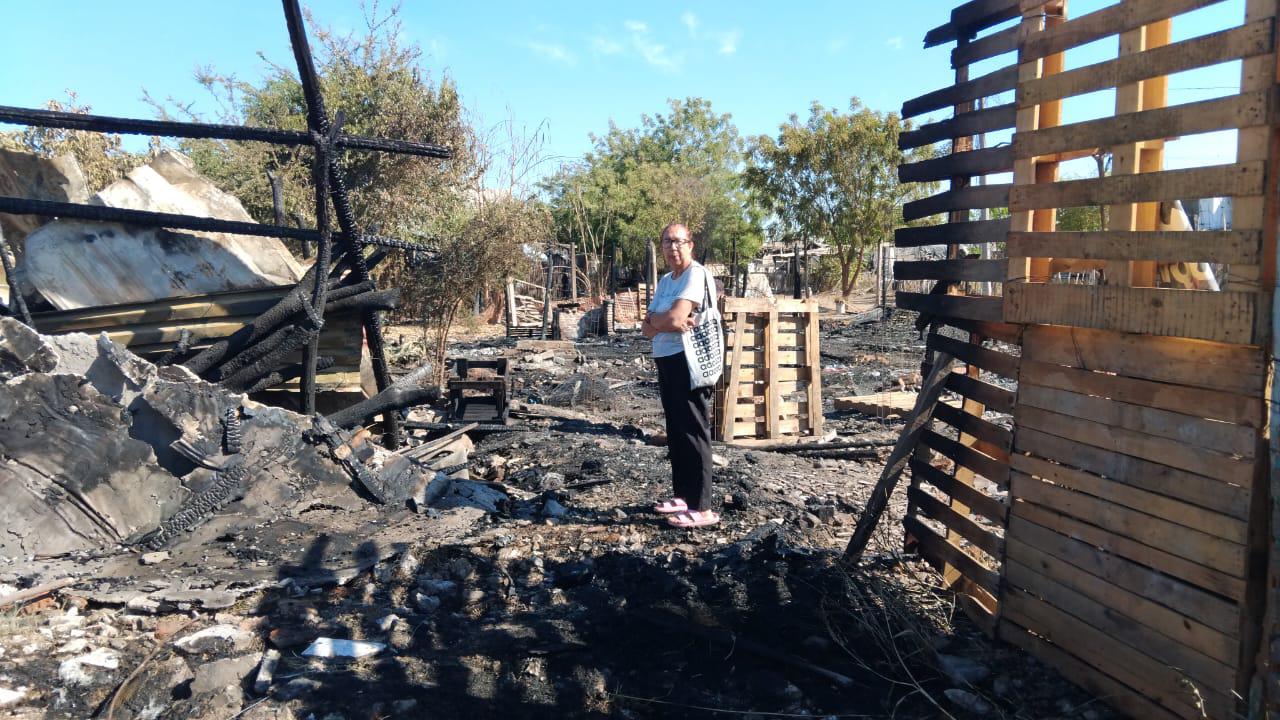 $!Relatan familias en Mazatlán tragedia en la que el fuego arrasó con sus hogares