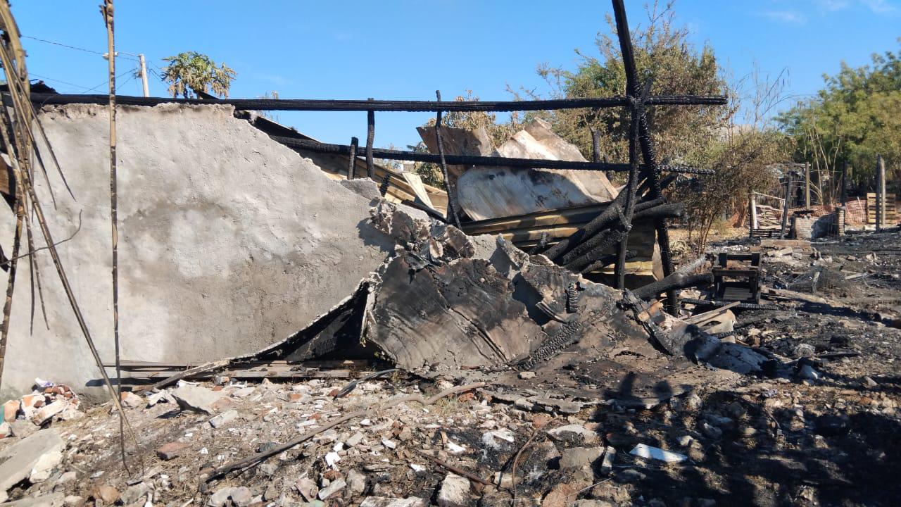 $!Relatan familias en Mazatlán tragedia en la que el fuego arrasó con sus hogares
