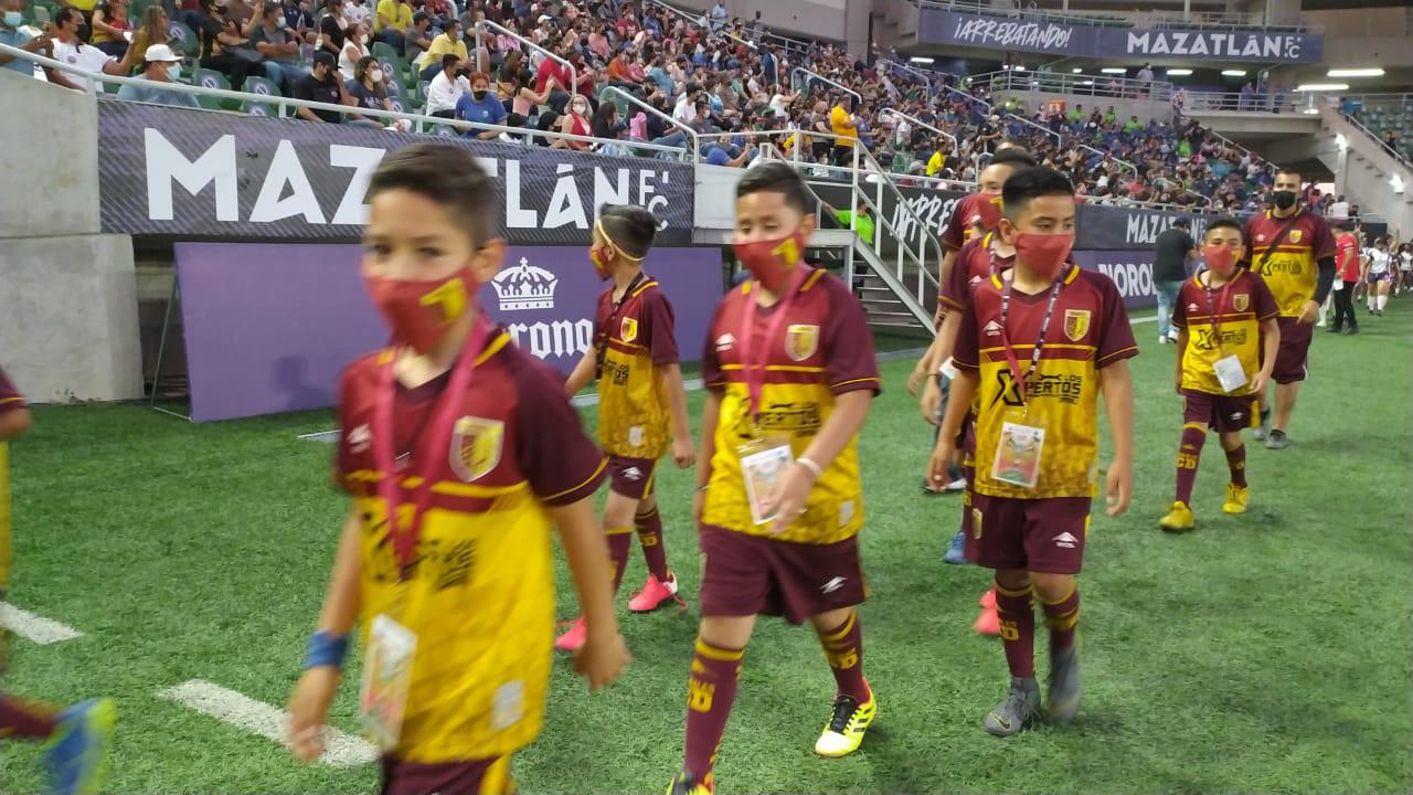 $!Vuelve la algarabía al Kraken con inauguración de la Copa Mazatlán de Futbol 7