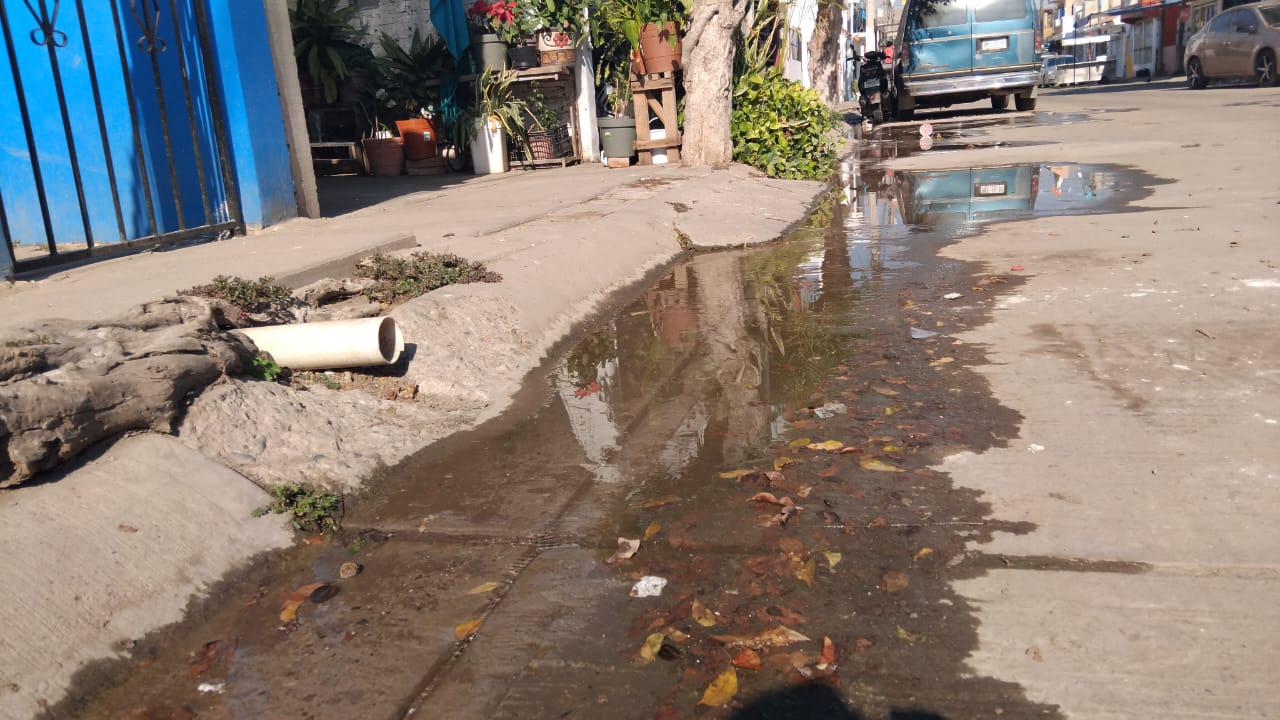$!Vecinos de La Foresta exigen intervención de Jumapam por fugas de agua y contaminación del arroyo Jabalines