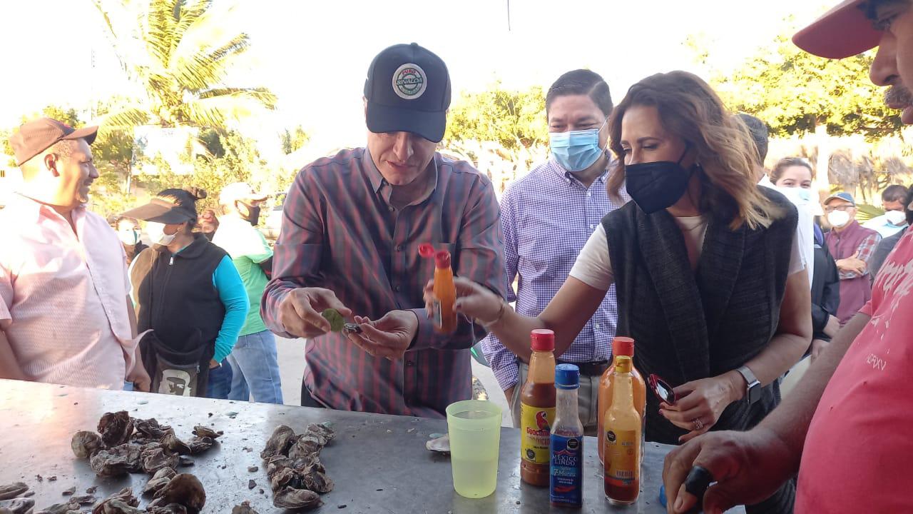 $!Rehabilitarán segunda etapa del malecón de Teacapán; fue el compromiso de Quirino en su visita al municipio