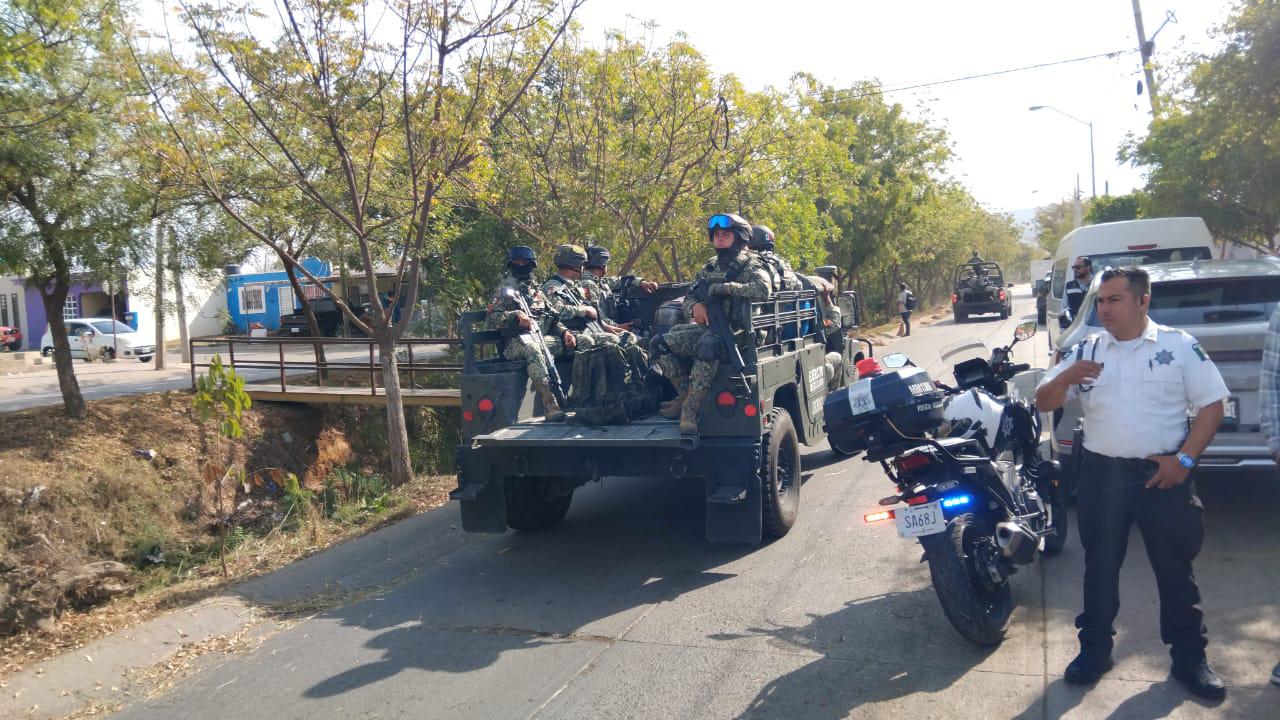 $!Alcaldesa de Mazatlán supervisa limpieza de canal en la Colonia Rincón de Urías
