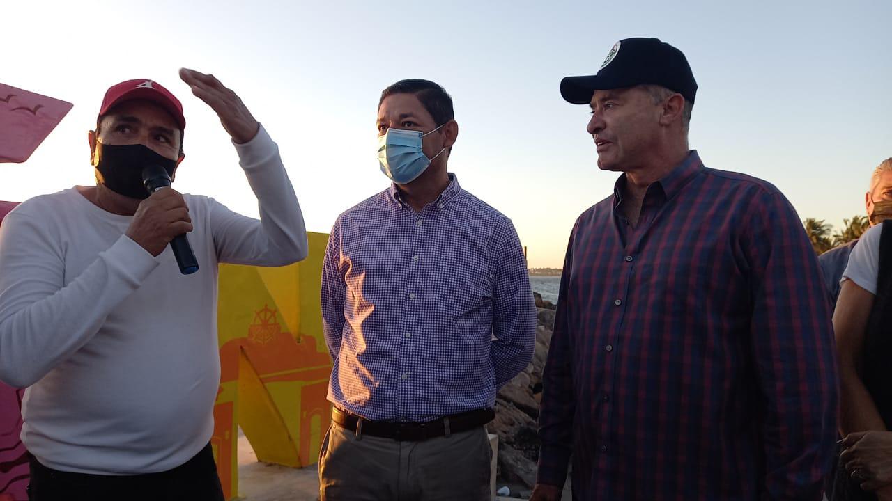 $!Rehabilitarán segunda etapa del malecón de Teacapán; fue el compromiso de Quirino en su visita al municipio