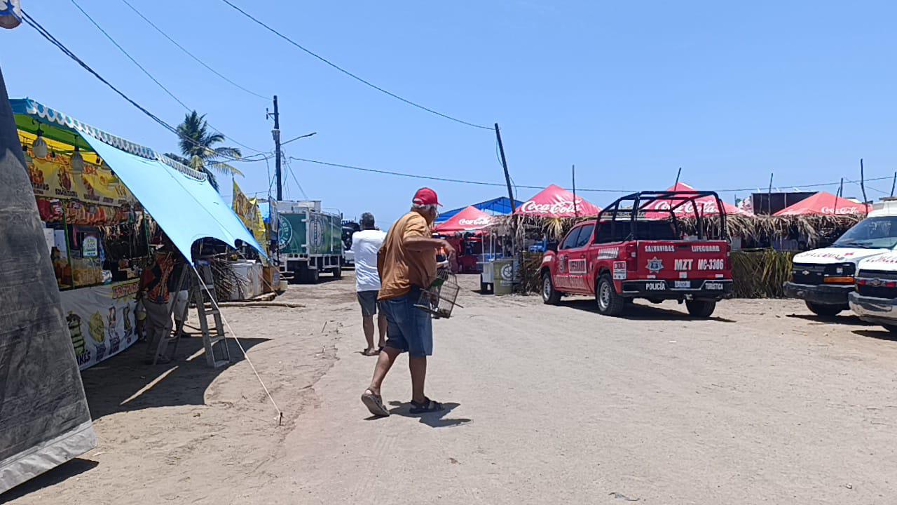$!Con todo y hasta el perico: Fiestas del Mar de Las Cabras arrancan con tradición y seguridad