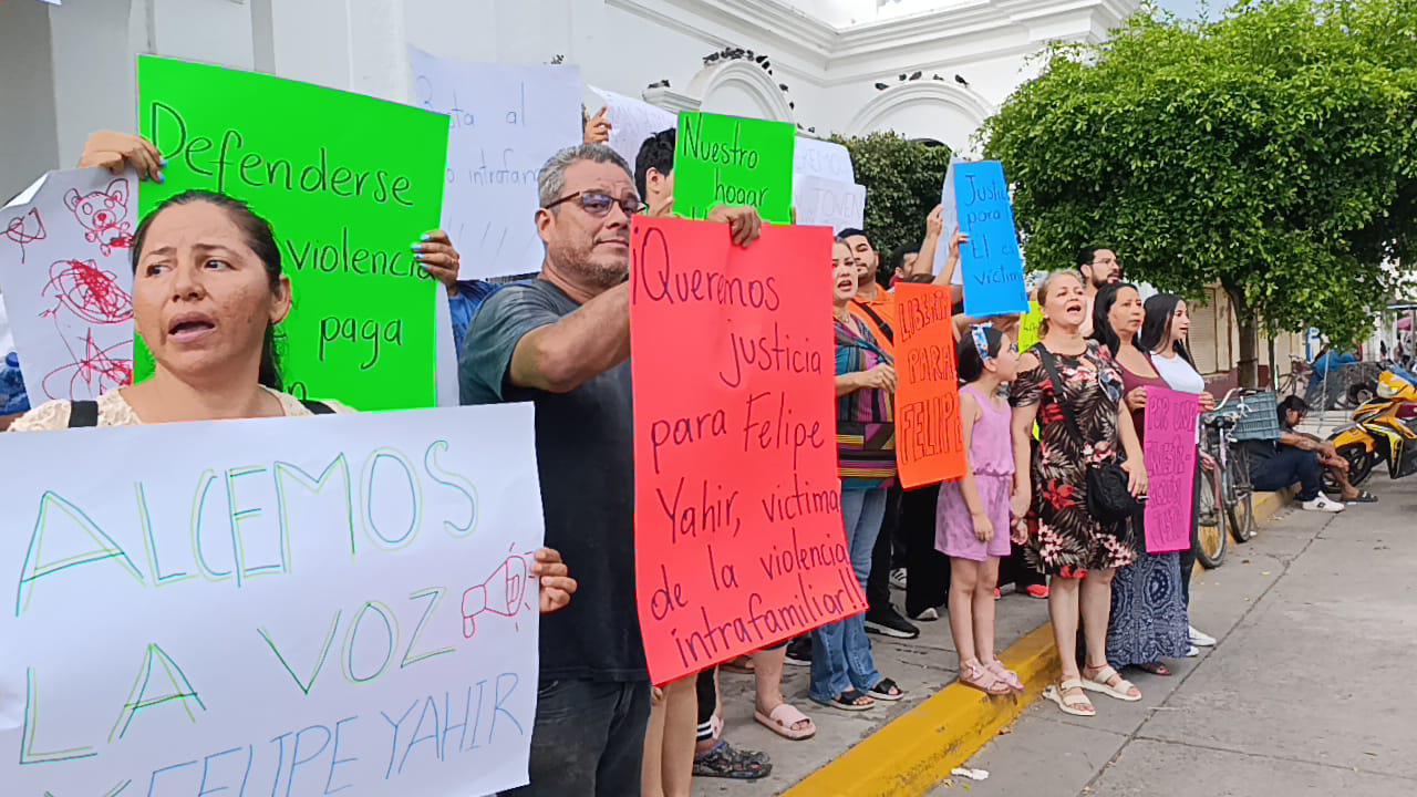 $!Piden juicio justo para Felipe Yahir, acusado de matar a su padre en Escuinapa