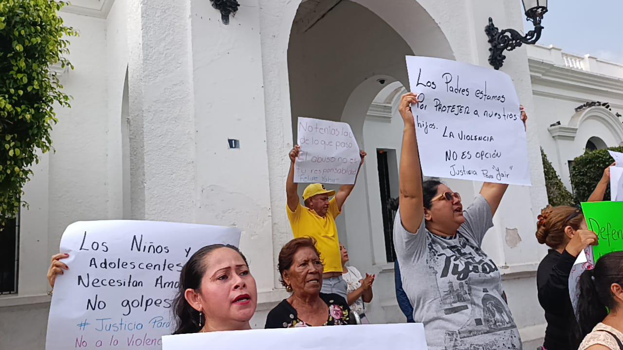 $!Piden juicio justo para Felipe Yahir, acusado de matar a su padre en Escuinapa