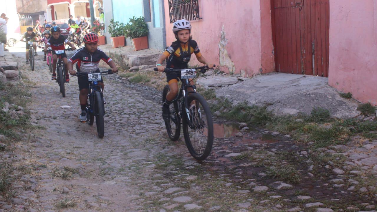 $!Ulises García rompe el viento en Serial MTB en La Noria
