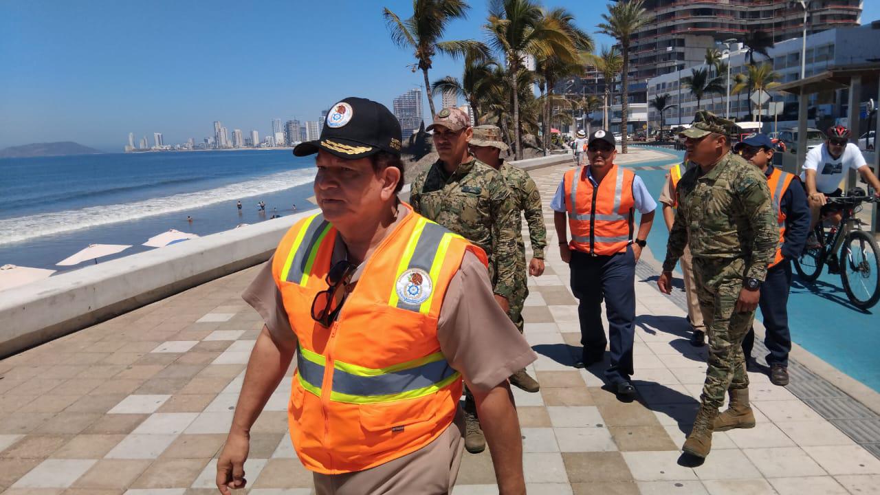 $!Revisan en Mazatlán servicios de parachutes previo a Semana Santa