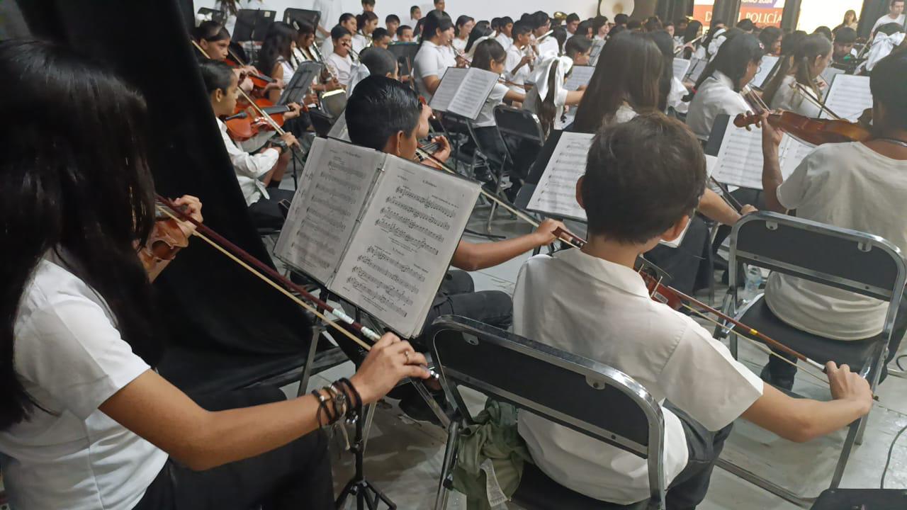 $!Nuevas generaciones de músicos se forman en Escuinapa guiados por el ‘Profe Hugo’