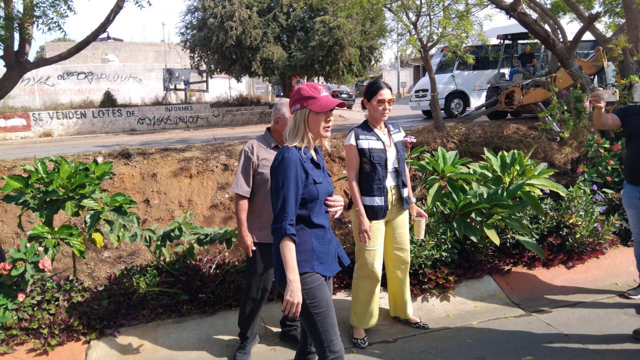 $!Alcaldesa de Mazatlán supervisa limpieza de canal en la Colonia Rincón de Urías