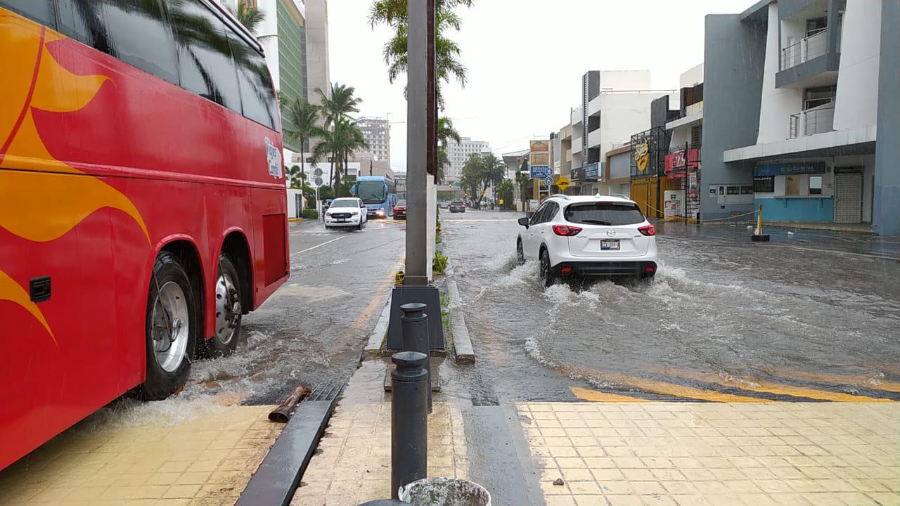 $!Se inunda Mazatlán por Huracán Nora; evacuan familias en Pradera Dorada 6