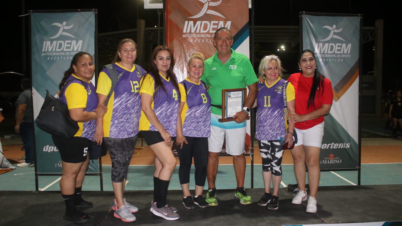 $!‘Apapachan’ a Salvador González en Primer Festival de Voleibol de Sala