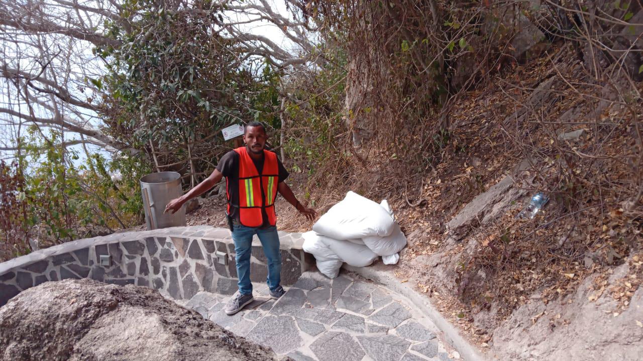 $!Pese a suspensión de la obra, construcción de tirolesa continúa en Cerro del Crestón