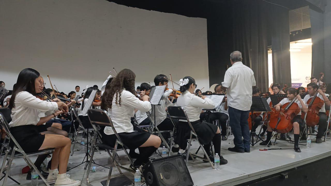 $!Nuevas generaciones de músicos se forman en Escuinapa guiados por el ‘Profe Hugo’