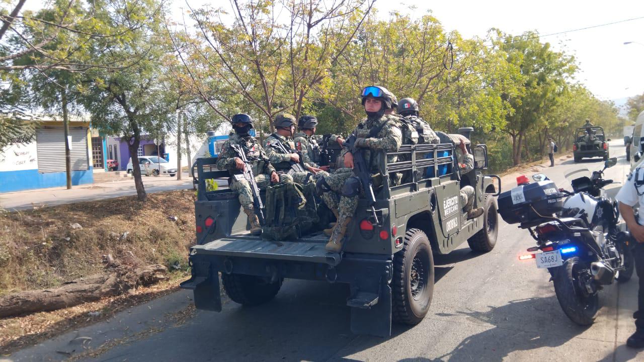 $!Alcaldesa de Mazatlán supervisa limpieza de canal en la Colonia Rincón de Urías