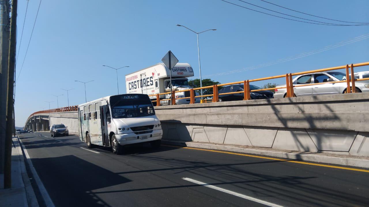 $!Carril lateral en puente del Libramiento Colosio, en Mazatlán, aligera tráfico