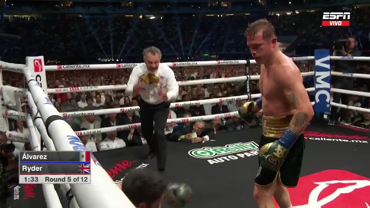 $!Canelo no puede noquear y gana por decisión a Ryder