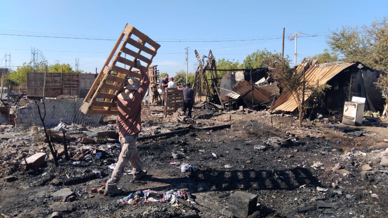 $!Relatan familias en Mazatlán tragedia en la que el fuego arrasó con sus hogares
