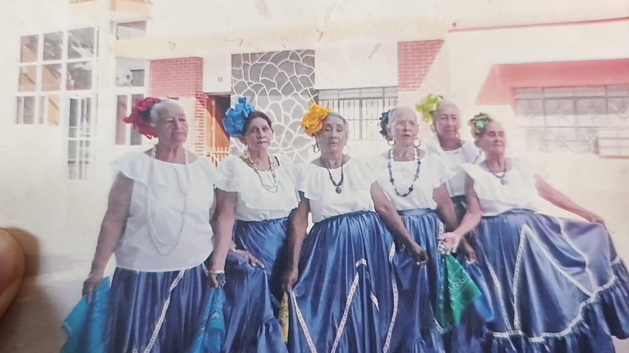 $!El baile le permitió a doña ‘Chicha’ viajar de un lado a otro; hoy, en Escuinapa, necesita de una silla para moverse