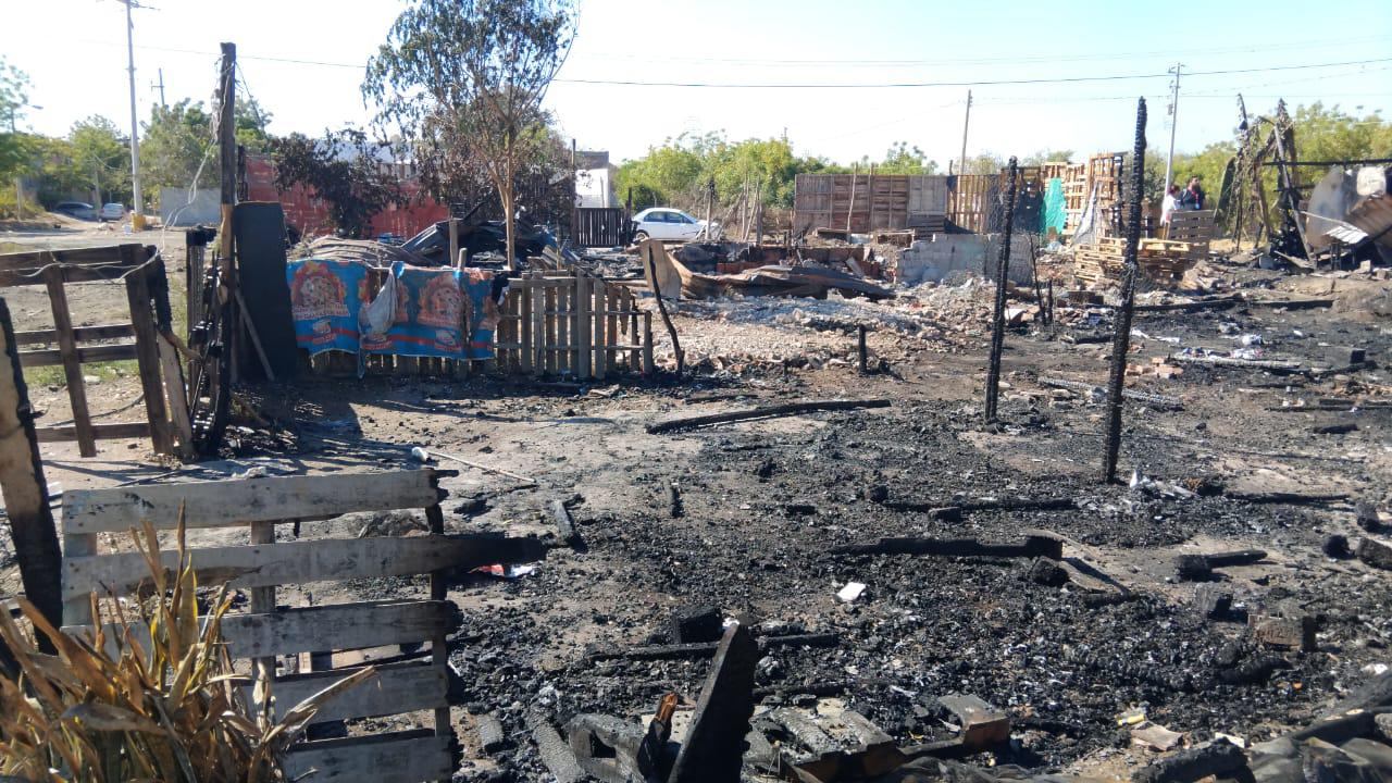 $!Relatan familias en Mazatlán tragedia en la que el fuego arrasó con sus hogares