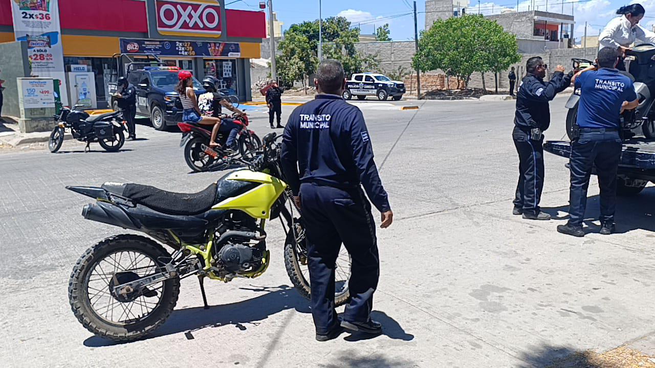 $!Operativo contra motociclistas en Escuinapa desata reclamos