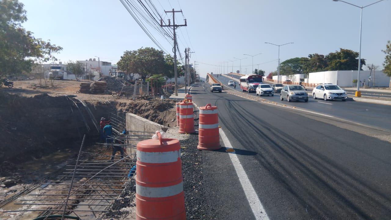 $!Carril lateral en puente del Libramiento Colosio, en Mazatlán, aligera tráfico