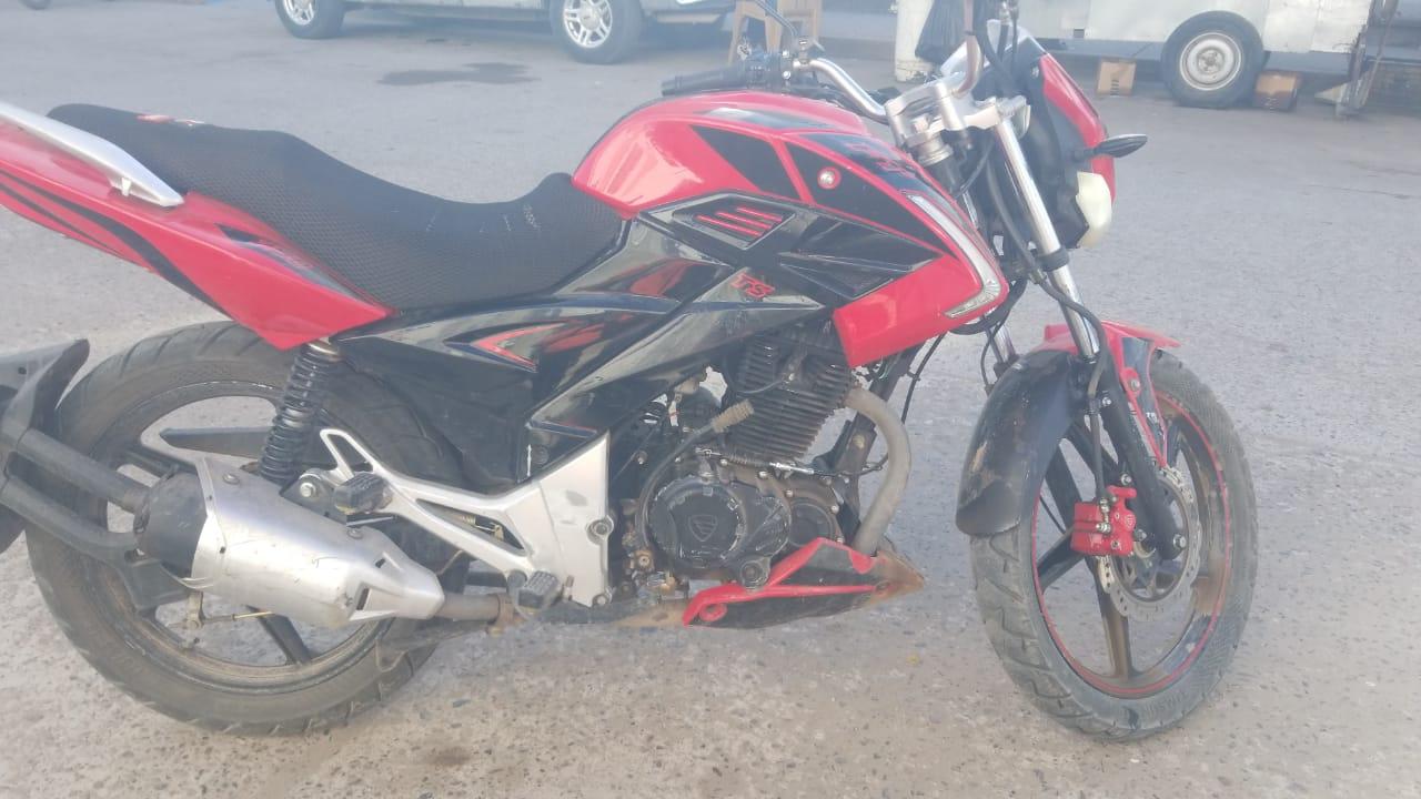 $!Recupera Policía de Culiacán vehículo con reporte de robo en Bellavista; hay un detenido