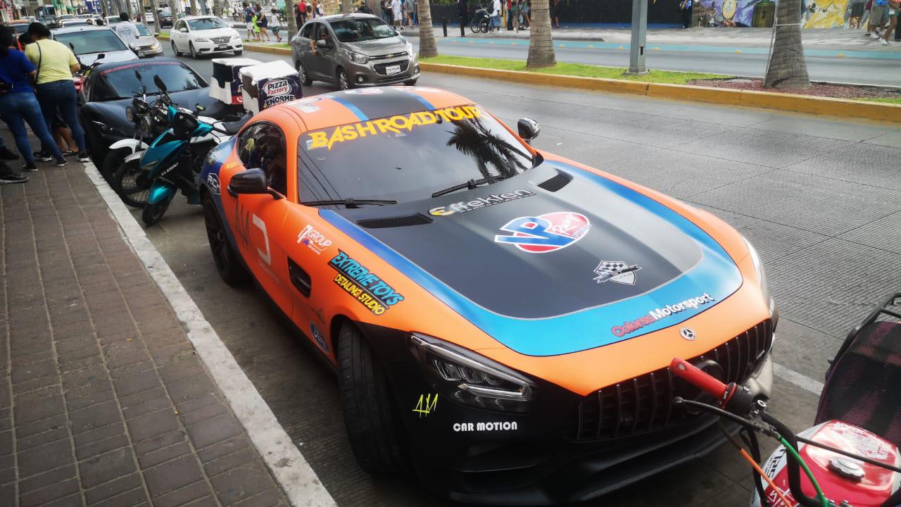 $!Decenas de autos deportivos de alta gama recorren Mazatlán en el Bash Road Tour 2022